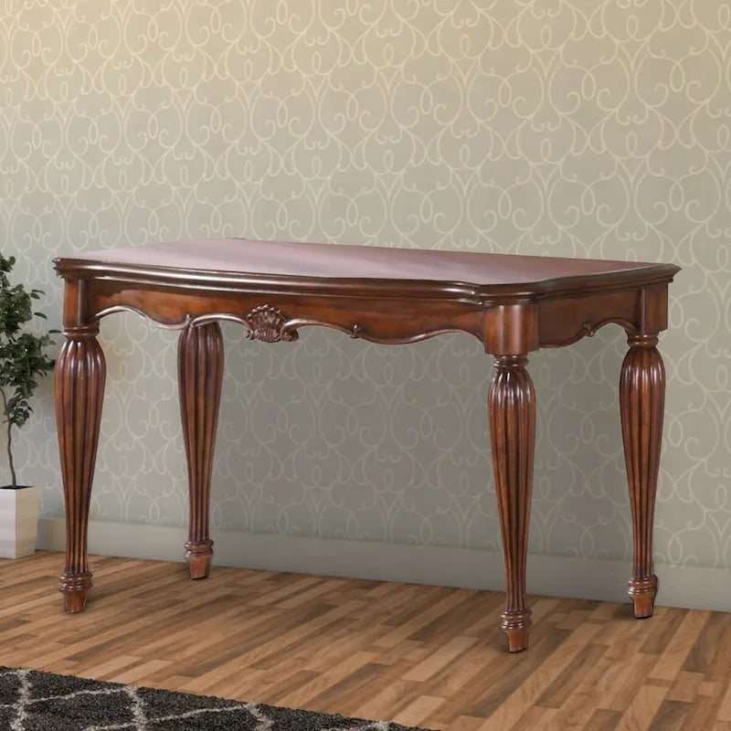 Table de canapé en bois avec détails sculptés, brun cerise